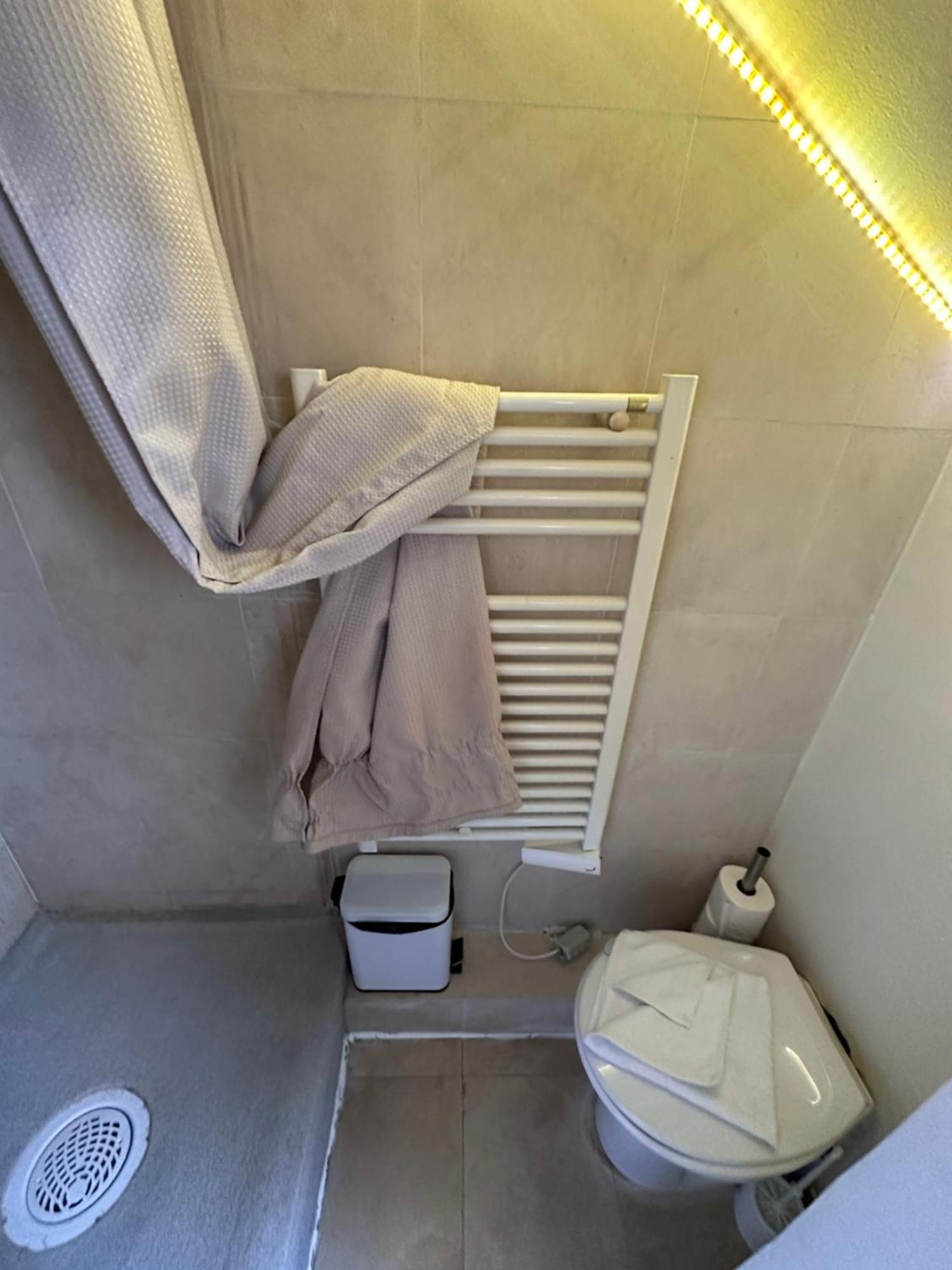Marais Rooftop Studio - Metro Filles Du Calvaire Apartment Paris Exterior photo